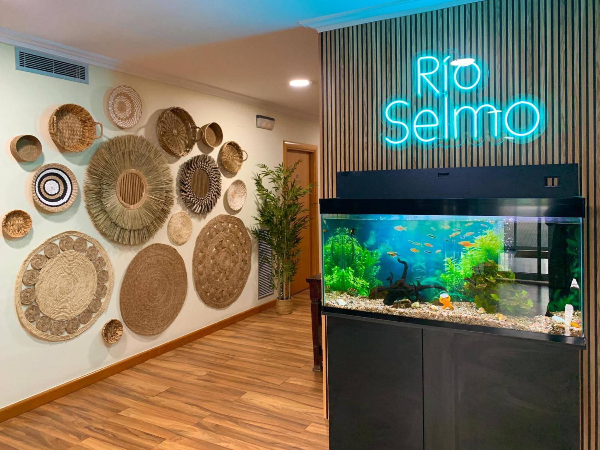 Hostal Rio Selmo Ponferrada Exteriör bild
