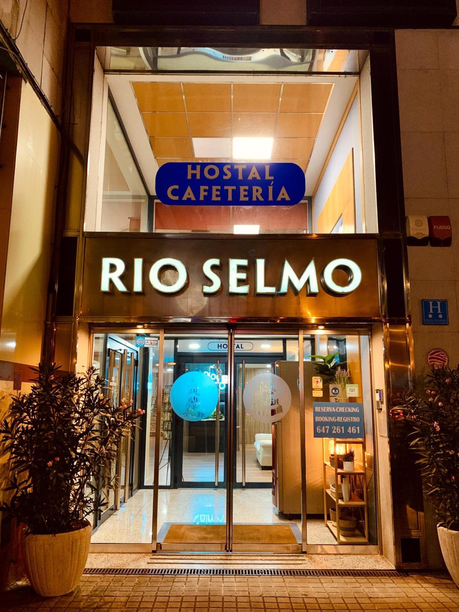 Hostal Rio Selmo Ponferrada Exteriör bild
