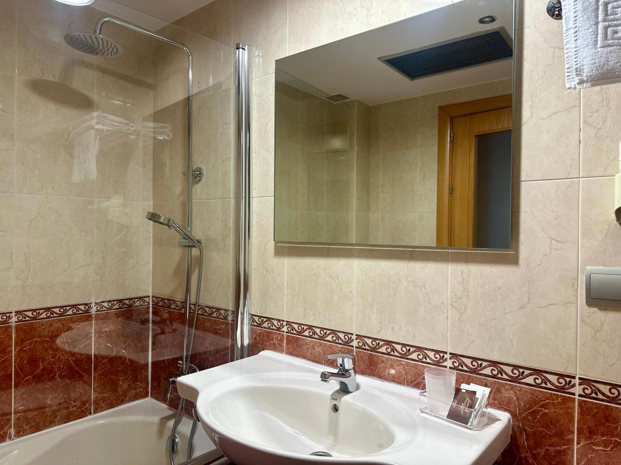 Hostal Rio Selmo Ponferrada Exteriör bild
